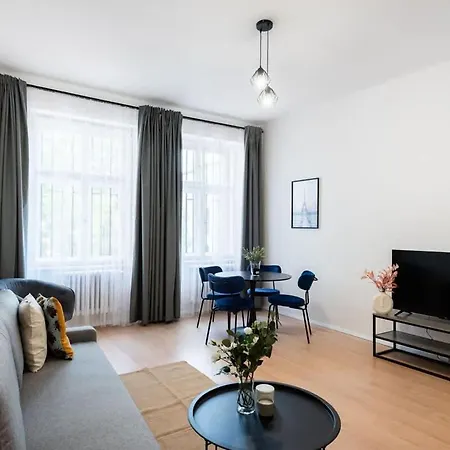 Urban 2br Haven With Sofa Bed In Apartamento