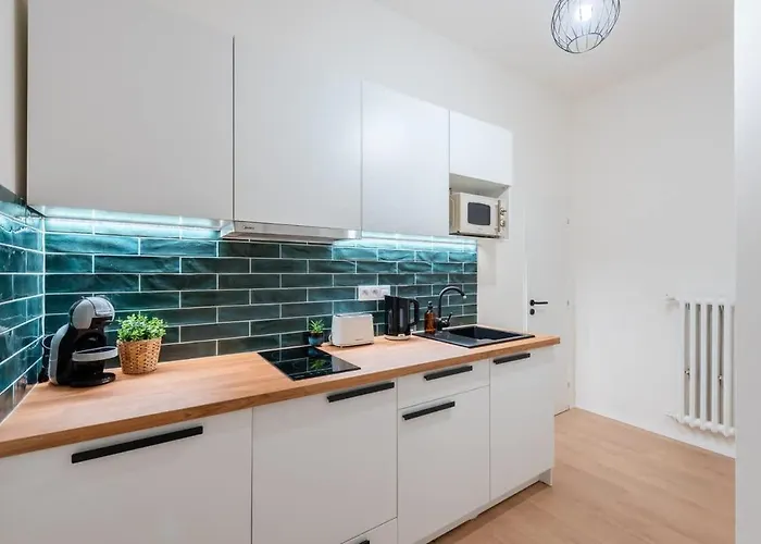 Urban 2br Haven With Sofa Bed In شقة