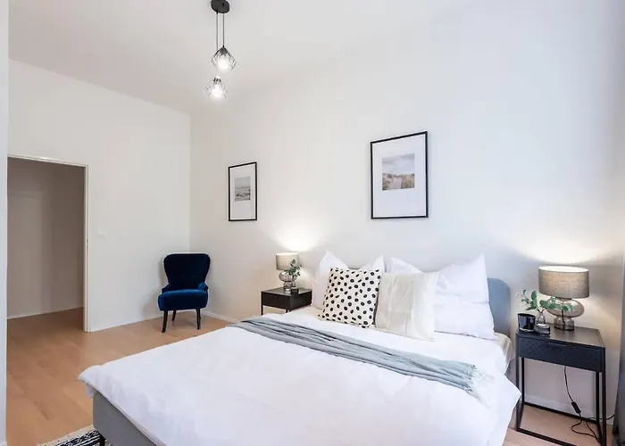 شقة Urban 2br Haven With Sofa Bed In *