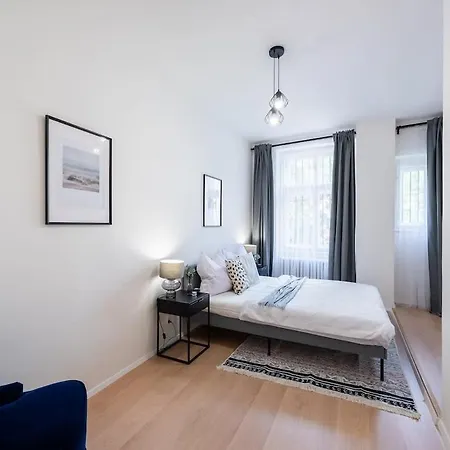 アパート Urban 2br Haven With Sofa Bed In プラハ