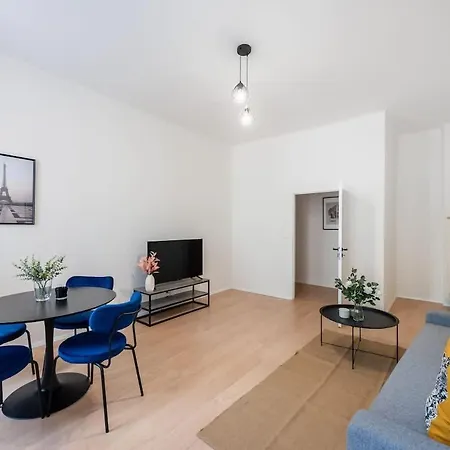 アパート Urban 2br Haven With Sofa Bed In プラハ