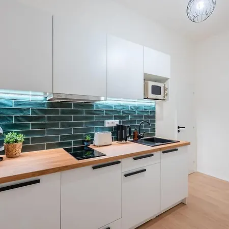 Urban 2br Haven With Sofa Bed In Apartment